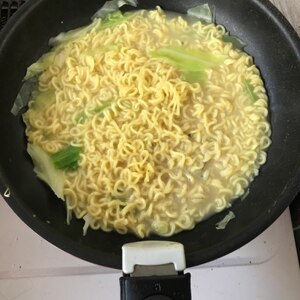 エシャロットとキャベツのサッポロ一番☆塩ラーメン。